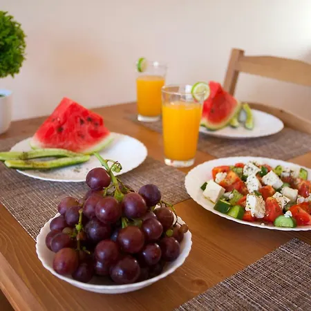 Апартаменты Plaza Beachfront Apt 2 Superhost