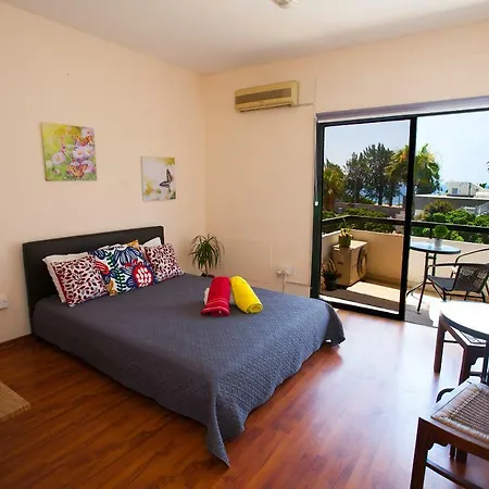 Plaza Beachfront Apt 2 Superhost Лимасол