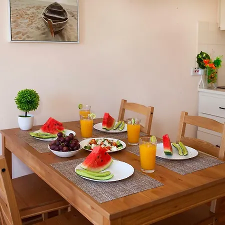 Plaza Beachfront Apt 2 Superhost * Limassol